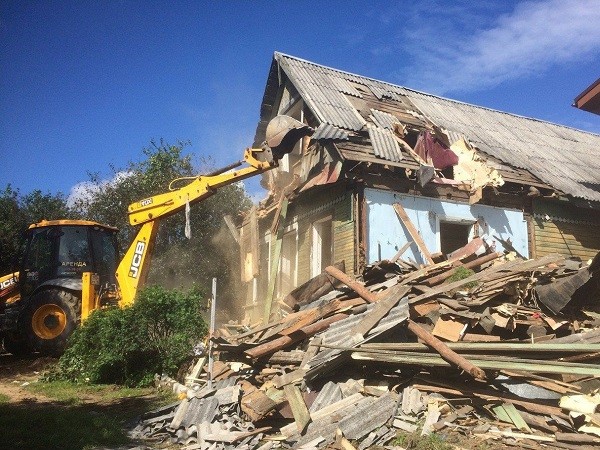 Демонтаж старого дома