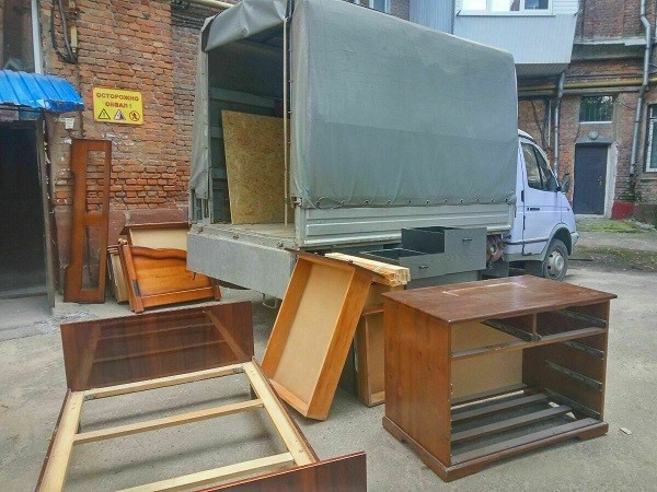 вывоз старой мебели