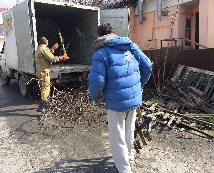 вывоз строительного мусора с грузчиками в Ставрополе